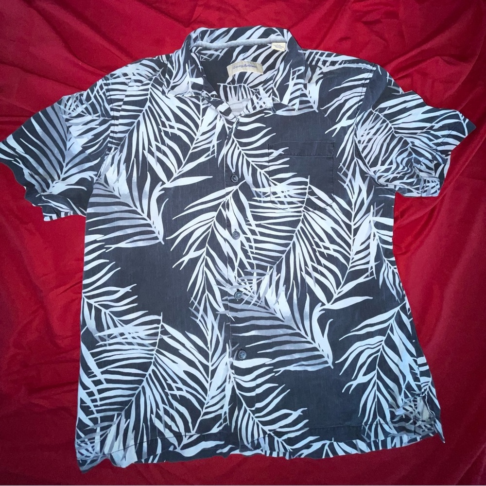 Tommy Bahama Hawaiian shirt 100% silk